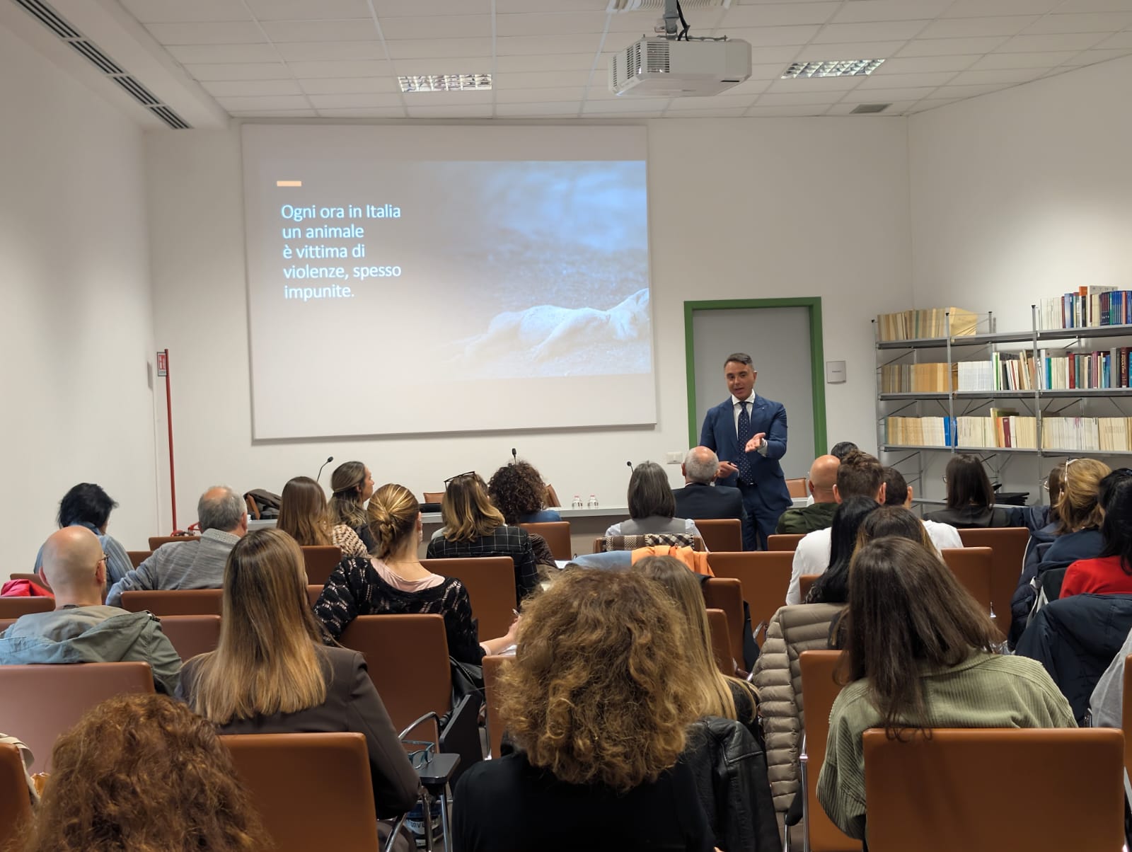 Immagine di copertina per Medicina forense veterinaria: ruoli, strumenti e collaborazioni per la tutela animale e del territorio